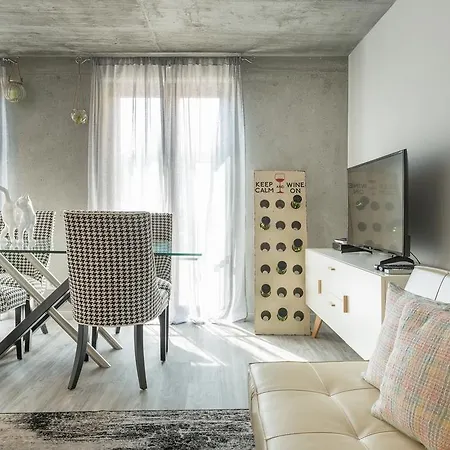 Pier Apartment