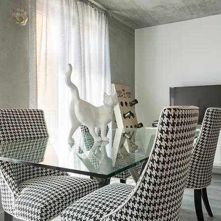 Pier Apartment