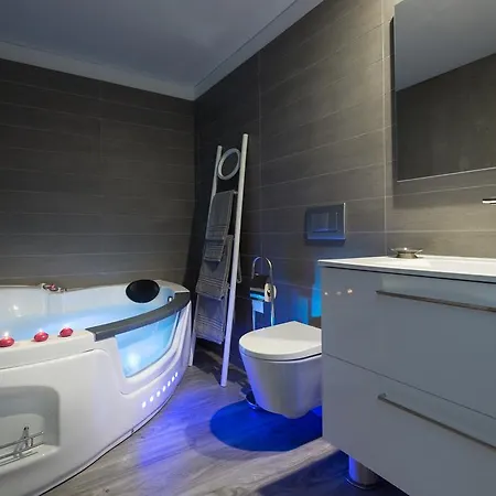 Pier Apartment *