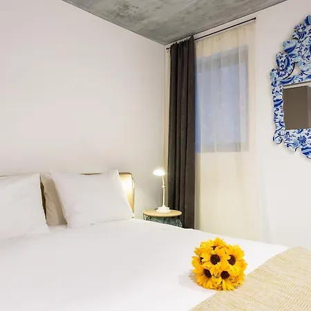Pier Apartment *